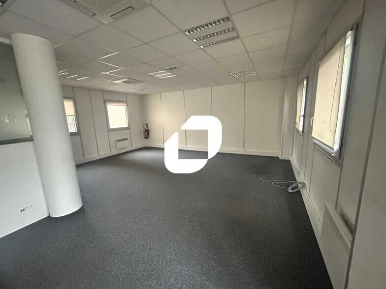 Bureau dans Argenteuil à louer - Photo de l’immeuble – Image 2 sur 9