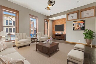Plus de détails pour 217 W Main St, Freeport, IL - Bureau à vendre
