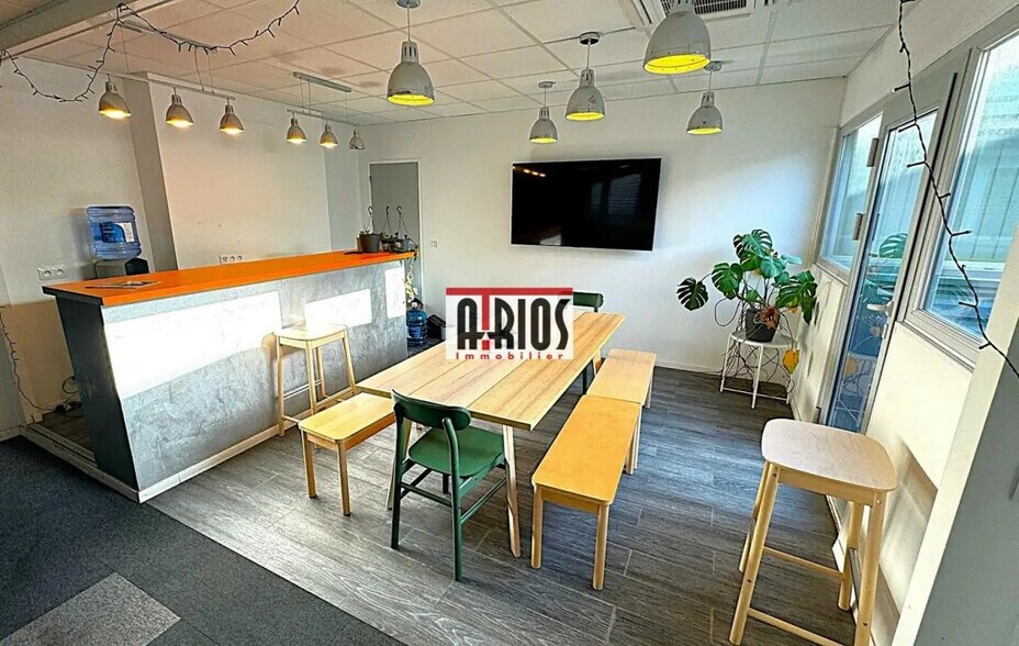 Bureau dans Six-Fours-les-Plages à louer - Photo de l’immeuble – Image 2 sur 7