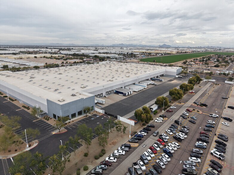 6825 W Buckeye Rd, Phoenix, AZ à louer - Photo de l’immeuble – Image 1 sur 3