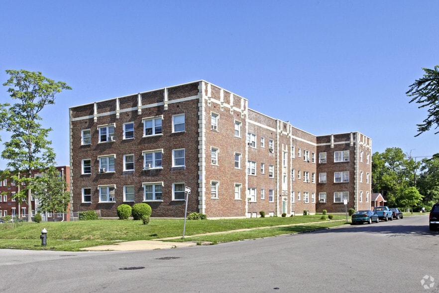 807 Clara Ave, Saint Louis, MO à louer - Photo principale – Image 1 sur 30