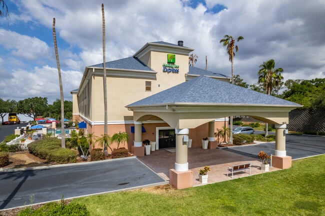 Plus de détails pour 1810 S Highway 27, Clermont, FL - Hôtellerie à vendre