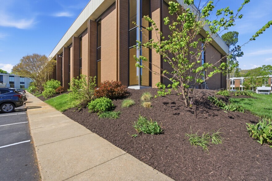 1603 Santa Rosa Rd, Richmond, VA à vendre - Photo de l’immeuble – Image 3 sur 32