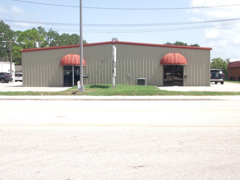 2120 E Edgewood Dr, Lakeland, FL à louer - Photo de l’immeuble – Image 2 sur 10