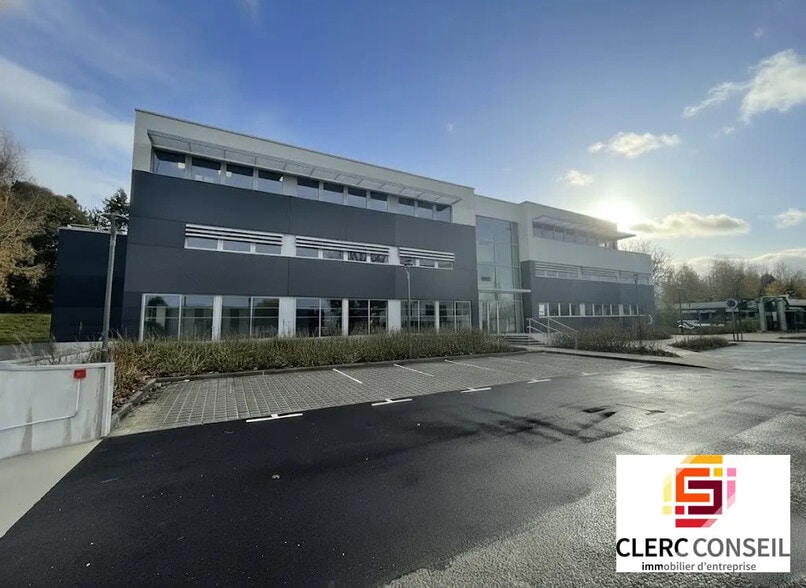 Bureau dans Mont-Saint-Aignan à vendre - Photo de l’immeuble – Image 1 sur 10