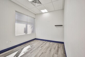 6236 W Desert Inn Rd, Las Vegas, NV à louer Photo intérieure– Image 1 sur 25