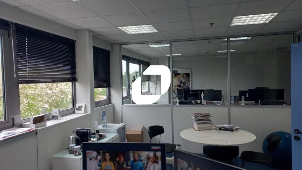 Bureau dans Moissy-Cramayel à louer - Photo intérieure – Image 2 sur 7