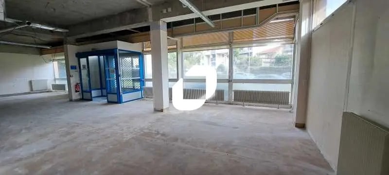Immeuble residentiel dans Les Lilas à vendre Photo intérieure– Image 1 sur 10