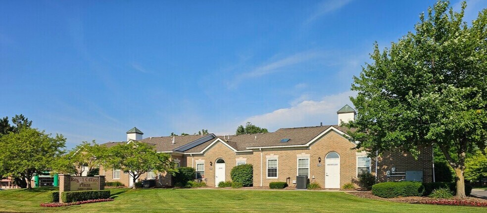 2490-2502 S Rochester Rd, Rochester Hills, MI à louer - Photo de l’immeuble – Image 1 sur 7