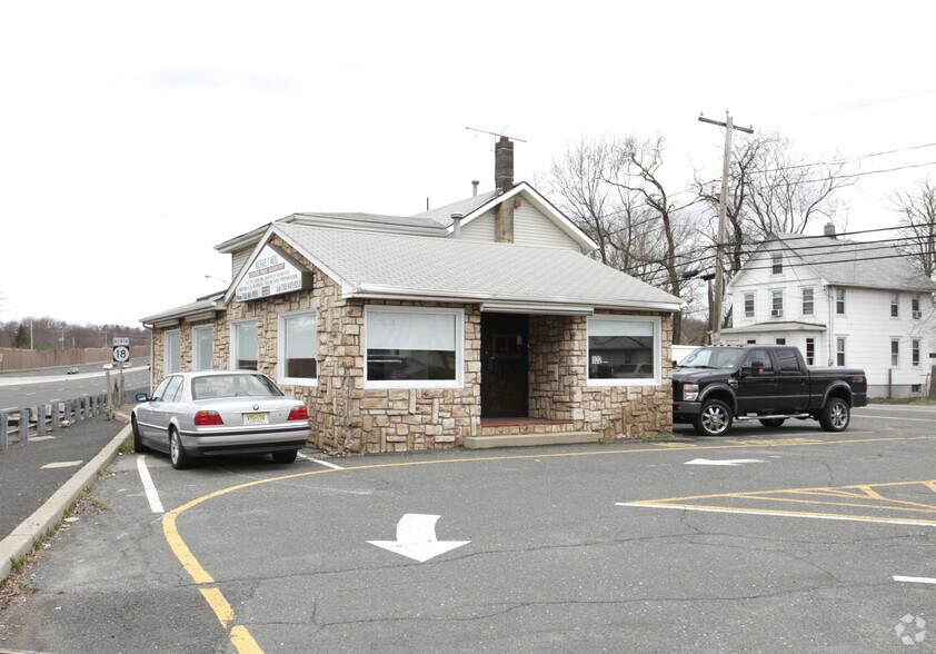 65 Old Matawan Rd, Old Bridge, NJ à vendre - Photo de l’immeuble – Image 2 sur 6