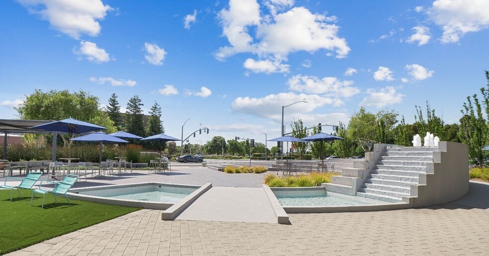 1001-1051 E Hillsdale Blvd, Foster City, CA à louer - Photo de l’immeuble – Image 3 sur 10