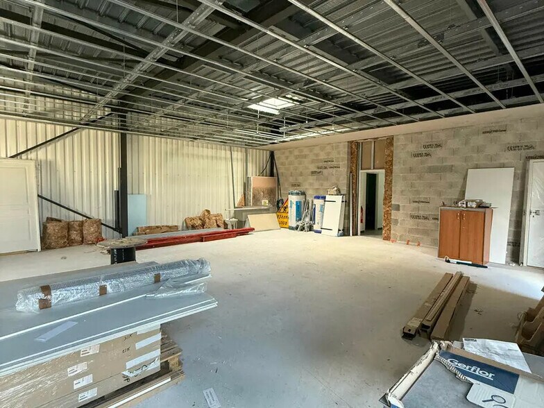 Local d’activités dans Brive-la-Gaillarde à louer - Photo de l’immeuble – Image 2 sur 4