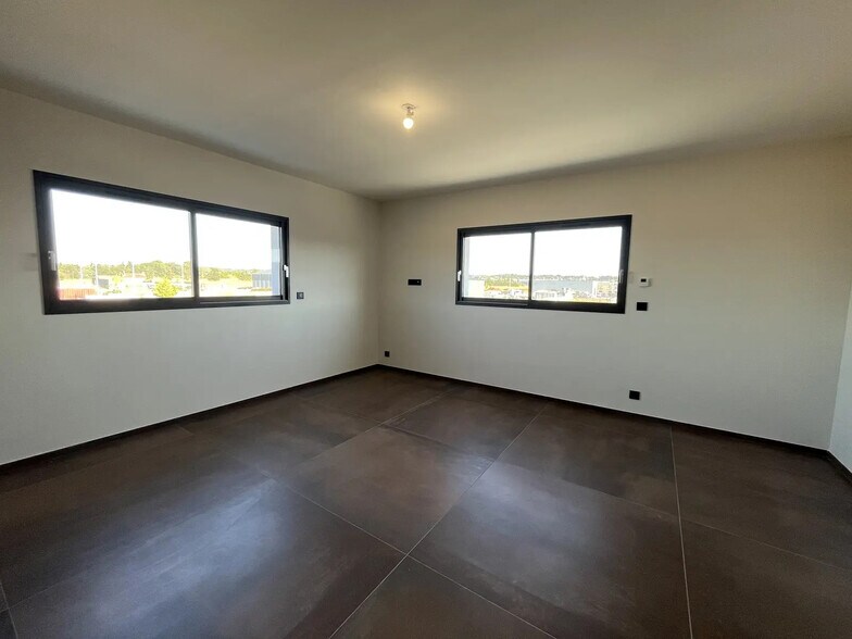 Bureau dans Vauvert à louer - Photo intérieure – Image 1 sur 8