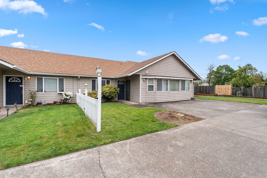 1861 17th St, Springfield, OR à vendre - Photo de l’immeuble – Image 2 sur 12