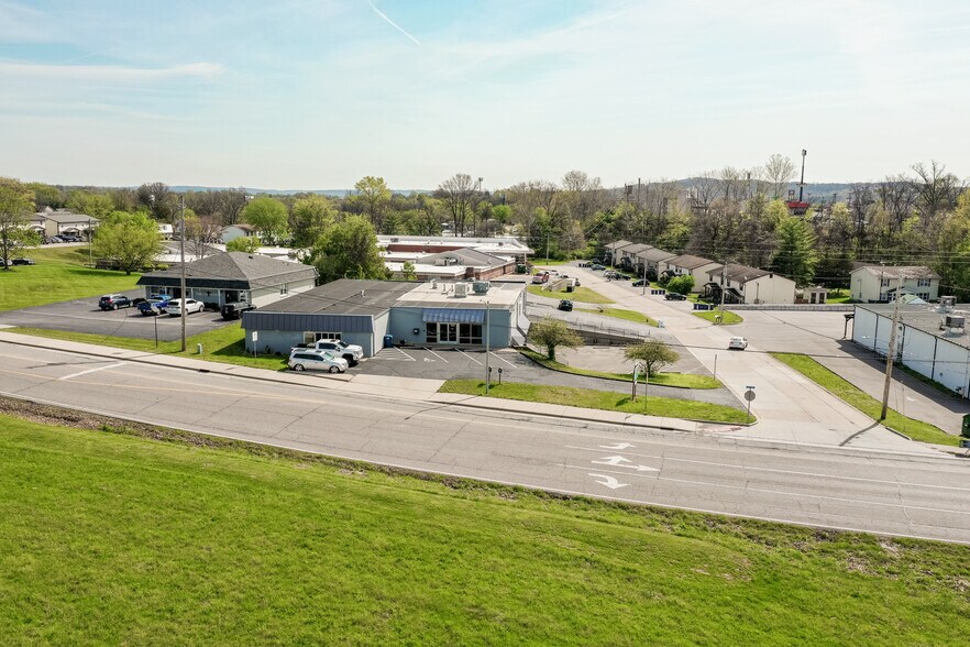 622 Collins Dr, Festus, MO à vendre - Photo de l’immeuble – Image 3 sur 10