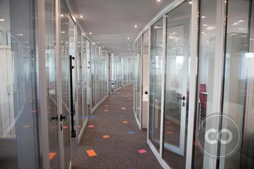 Bureau dans Issy-les-Moulineaux à vendre - Photo de l’immeuble – Image 3 sur 7