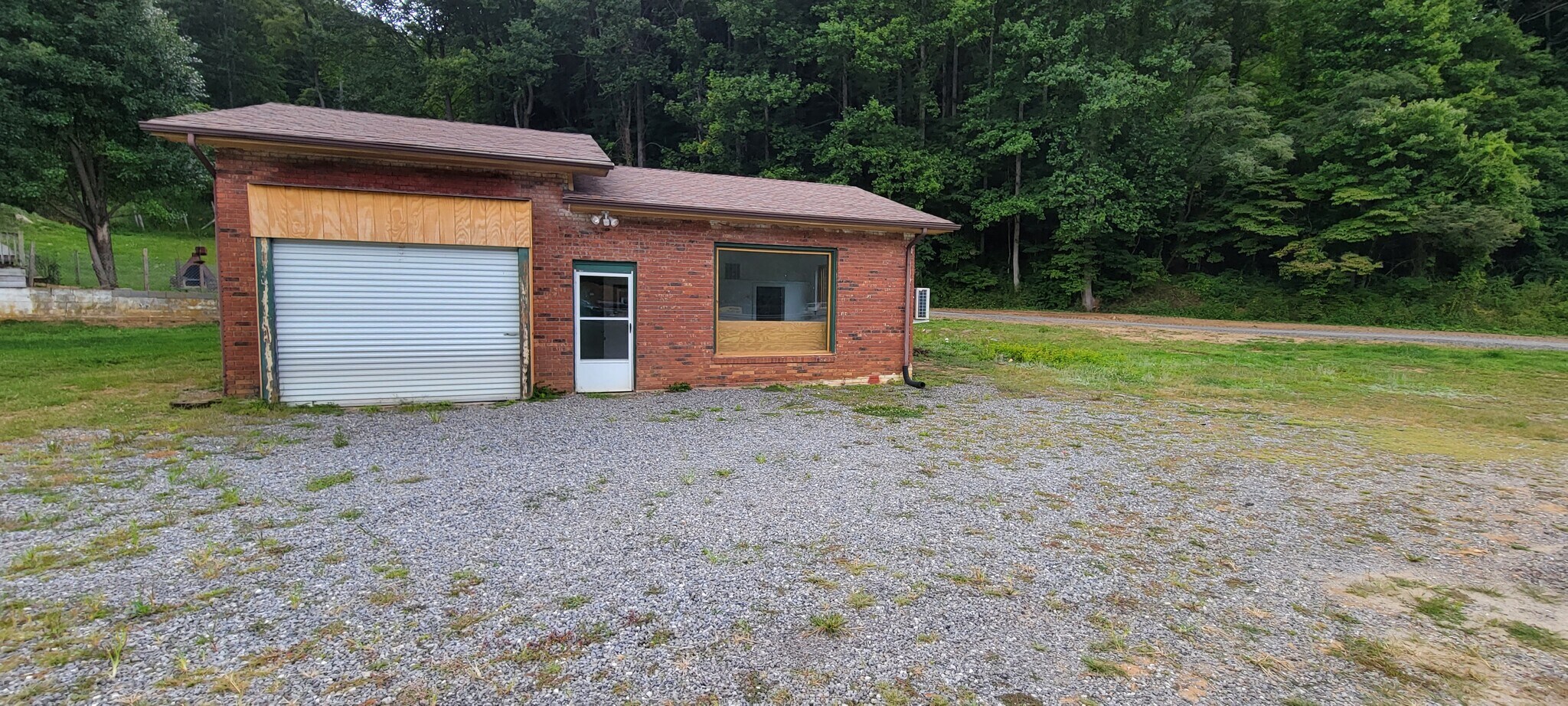 17984 Great Smoky Mountain Expy, Waynesville, NC à louer Photo principale– Image 1 sur 16