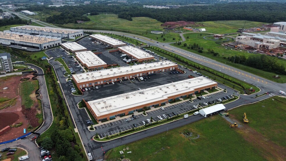 21000 Ashburn Crossing Dr, Ashburn, VA à louer - Photo de l’immeuble – Image 1 sur 2