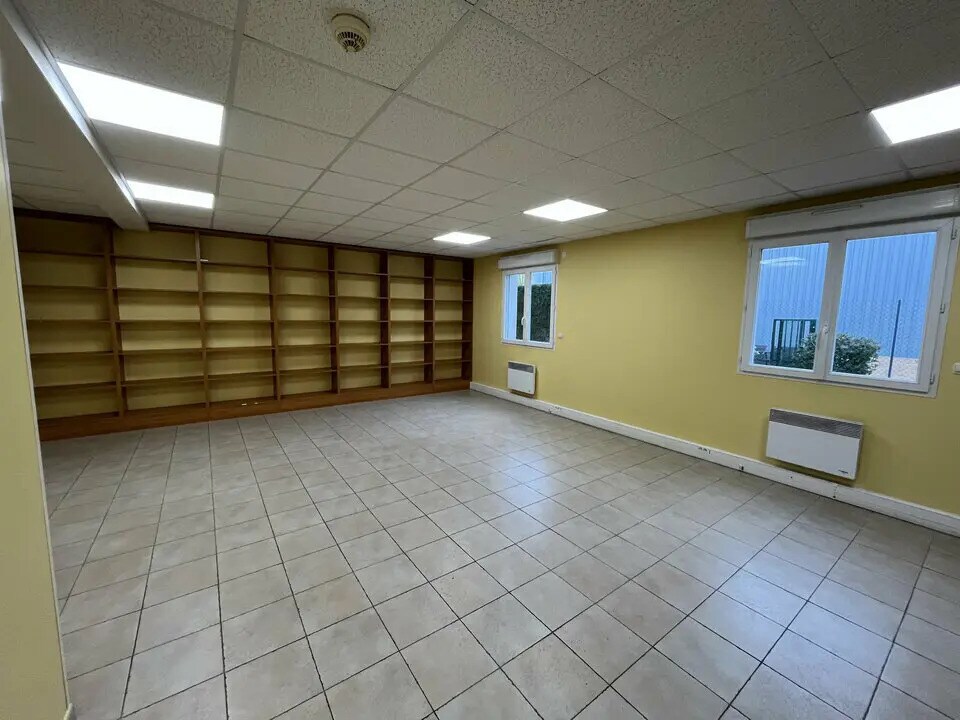 Bureau dans Fontenay-Trésigny à louer Photo intérieure– Image 1 sur 13