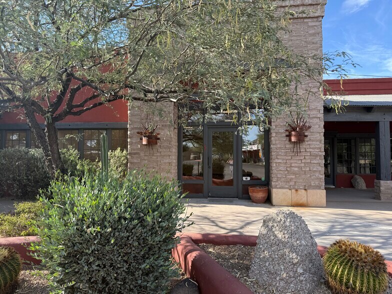 6130-6140 E Cave Creek Rd, Cave Creek, AZ à louer - Photo de l’immeuble – Image 2 sur 26