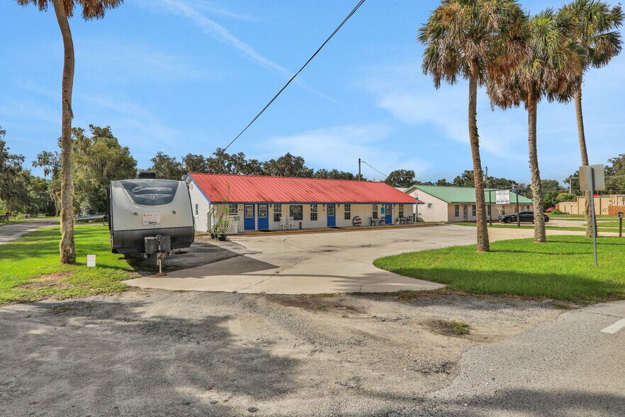 413 Elm St, Welaka, FL à vendre - Photo de l’immeuble – Image 2 sur 111