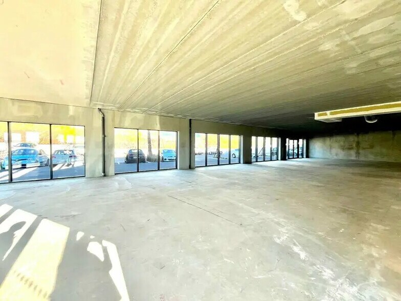 Local commercial dans Puget-sur-Argens à louer - Photo de l’immeuble – Image 3 sur 4