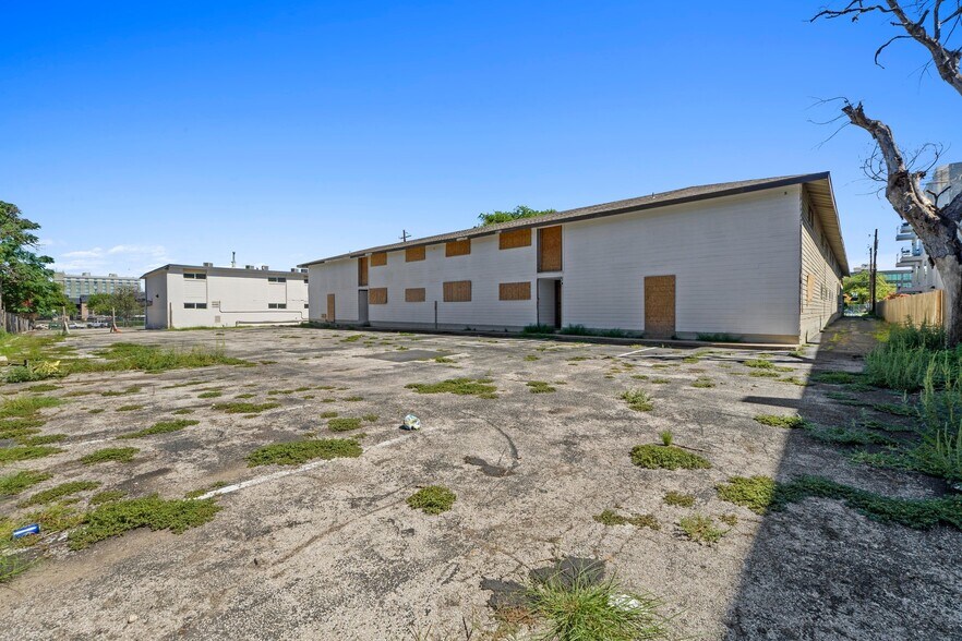 1105 Clayton Ln, Austin, TX à vendre - Photo de l’immeuble – Image 3 sur 7