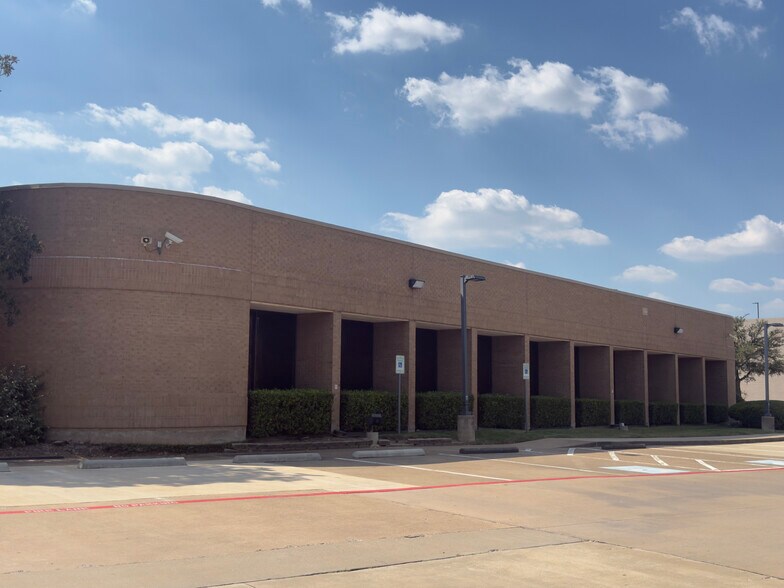 9250 Amberton Pky, Dallas, TX à vendre - Photo de l’immeuble – Image 1 sur 2