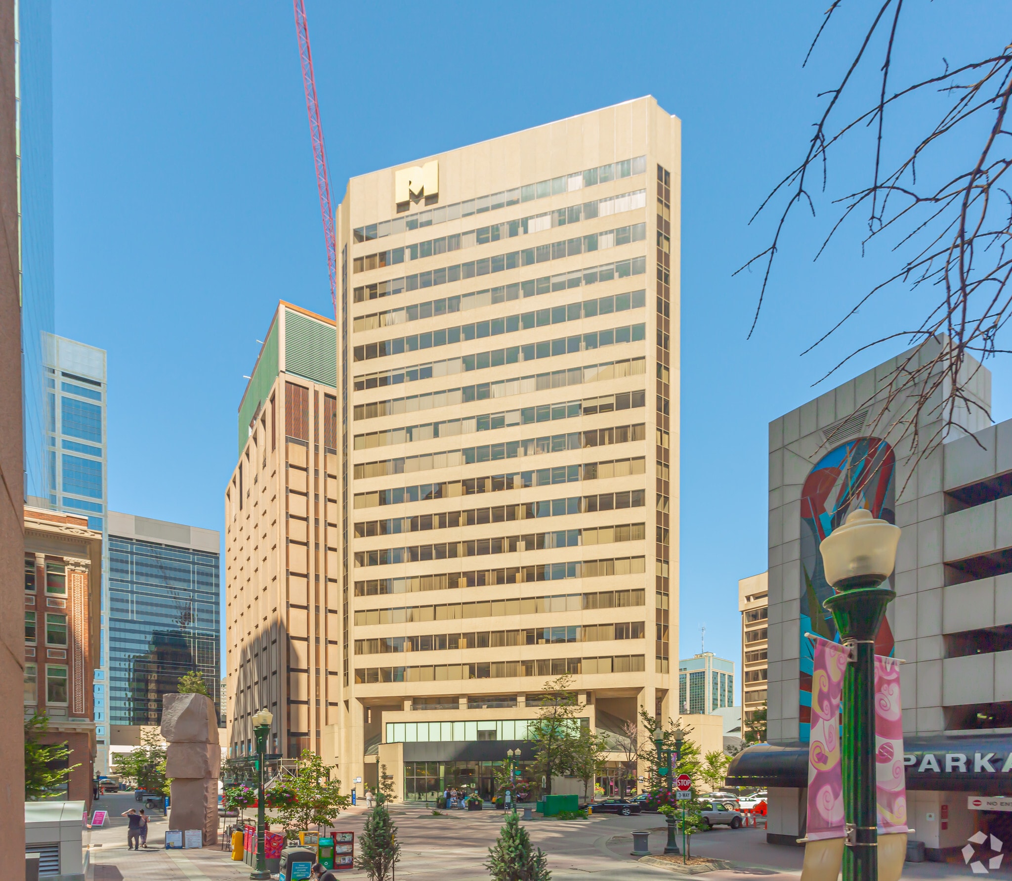 10020 101A Ave NW, Edmonton, AB à louer Photo principale– Image 1 sur 7