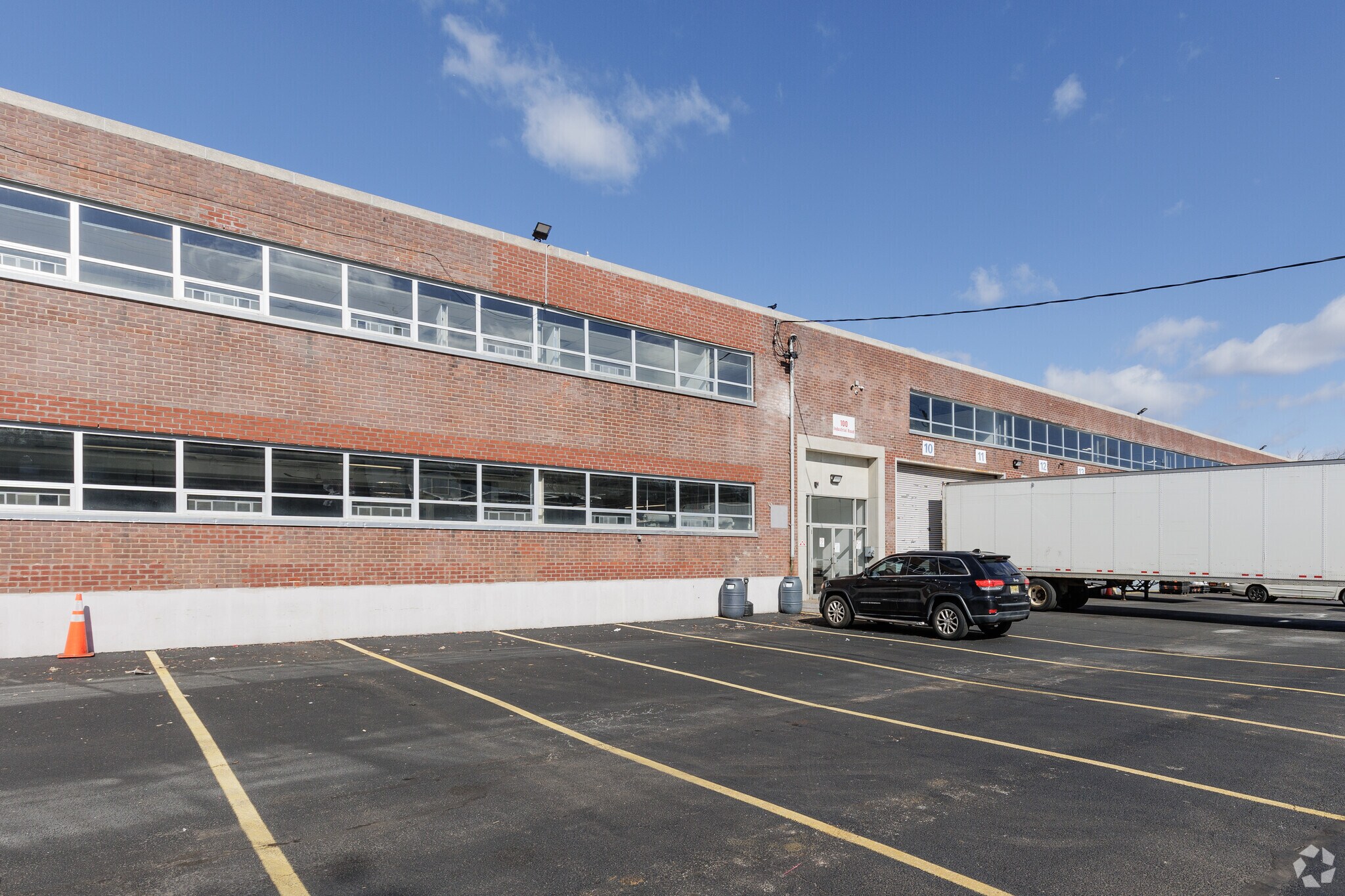 100 Industrial Rd, Carlstadt, NJ à louer Photo de l’immeuble– Image 1 sur 8