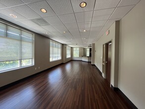 9104 Falls Of Neuse Rd, Raleigh, NC à louer Photo intérieure– Image 2 sur 6