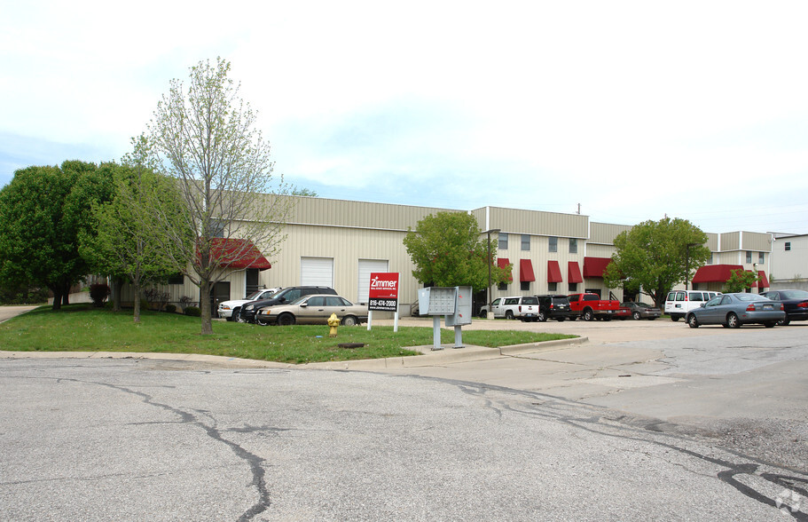 1036 NE Jib Ct, Lees Summit, MO à louer - Photo principale – Image 1 sur 3