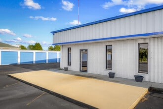 3537 W Two Mile House Rd, Columbus, IN à louer Photo de l’immeuble– Image 2 sur 21