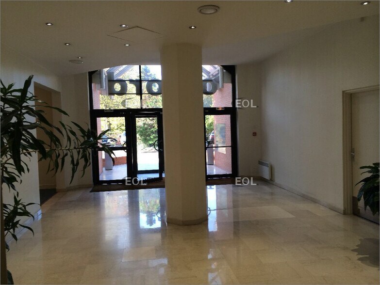 Bureau dans Montigny-le-Bretonneux à louer - Hall d’entrée – Image 2 sur 5