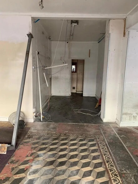 Local commercial dans Paris à louer - Photo de l’immeuble – Image 3 sur 6