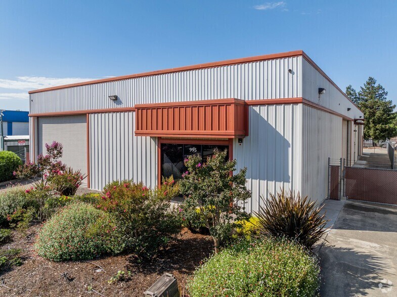 995 Transport Way, Petaluma, CA à louer - Photo de l’immeuble – Image 1 sur 9