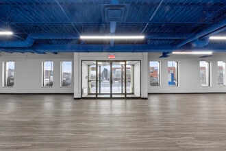 74-76 Boul Brunswick, Dollard-des-Ormeaux, QC à louer Photo intérieure– Image 1 sur 20