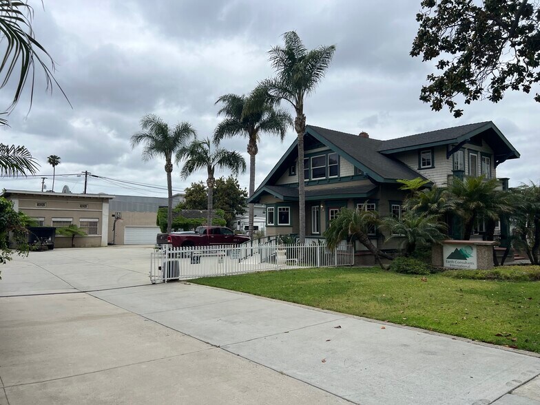 1642 E 4th St, Santa Ana, CA à vendre - Photo de l’immeuble – Image 1 sur 5