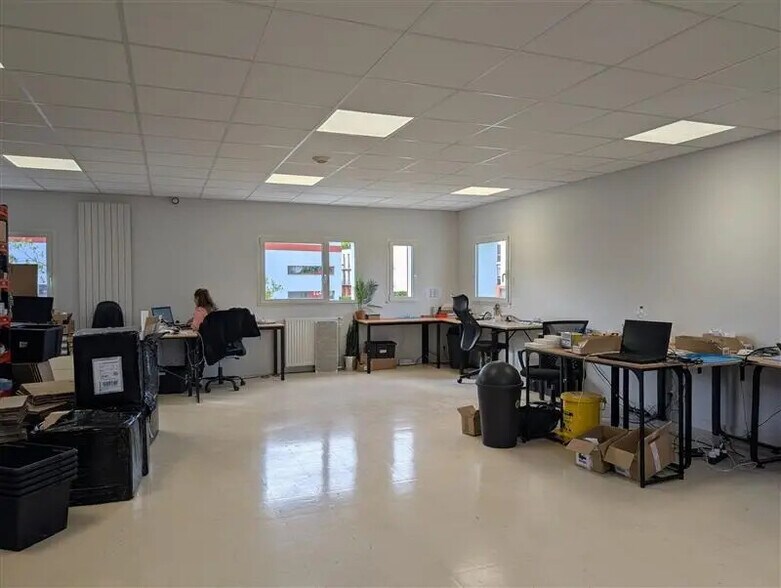 Bureau dans Melesse à louer - Photo de l’immeuble – Image 1 sur 5