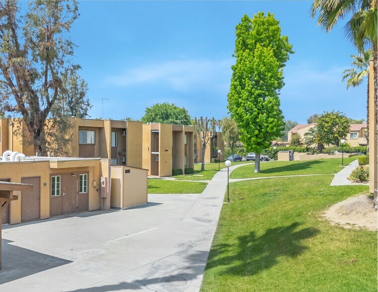 1100 N Orange St, Riverside, CA à vendre - Photo de l’immeuble – Image 3 sur 79