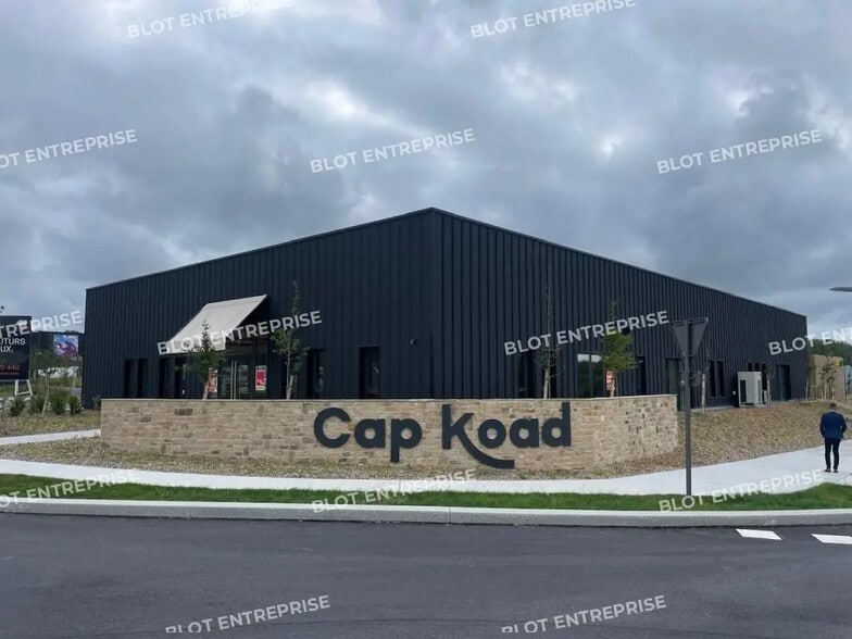 Local commercial dans Pléchâtel à louer - Photo de l’immeuble – Image 3 sur 5