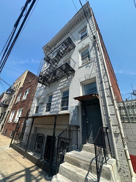 204 Parkhurst St, Newark, NJ à vendre - Photo de l’immeuble – Image 2 sur 26