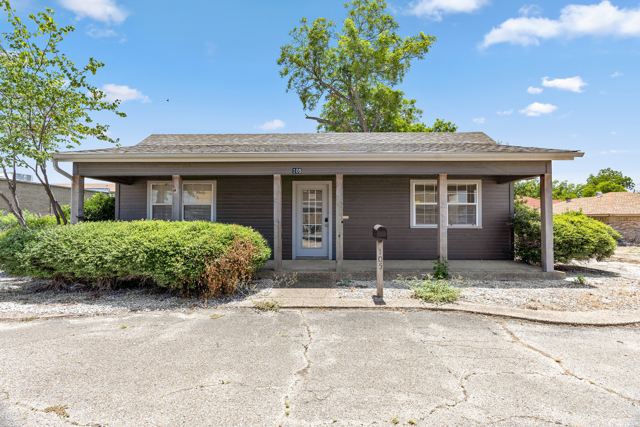 105 W Walnut St, Hillsboro, TX à louer Photo principale– Image 1 sur 17