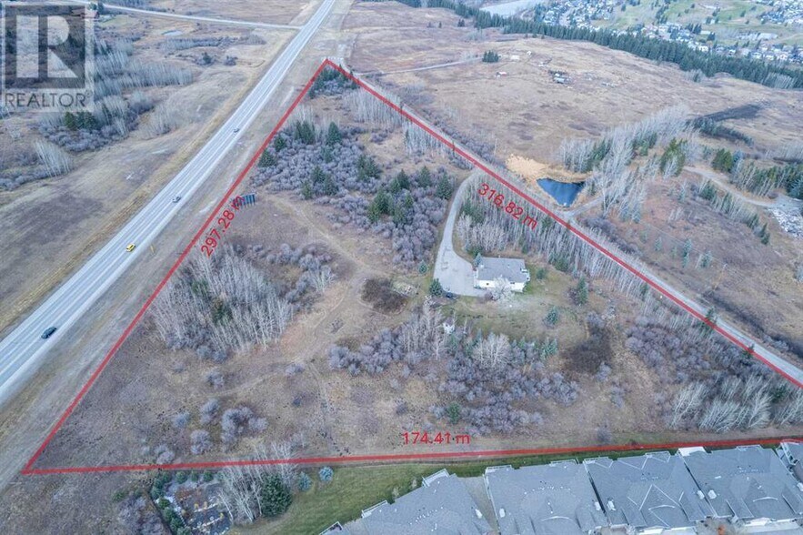 42085 River Heights Ln, Cochrane, AB à vendre - Aérien – Image 3 sur 5