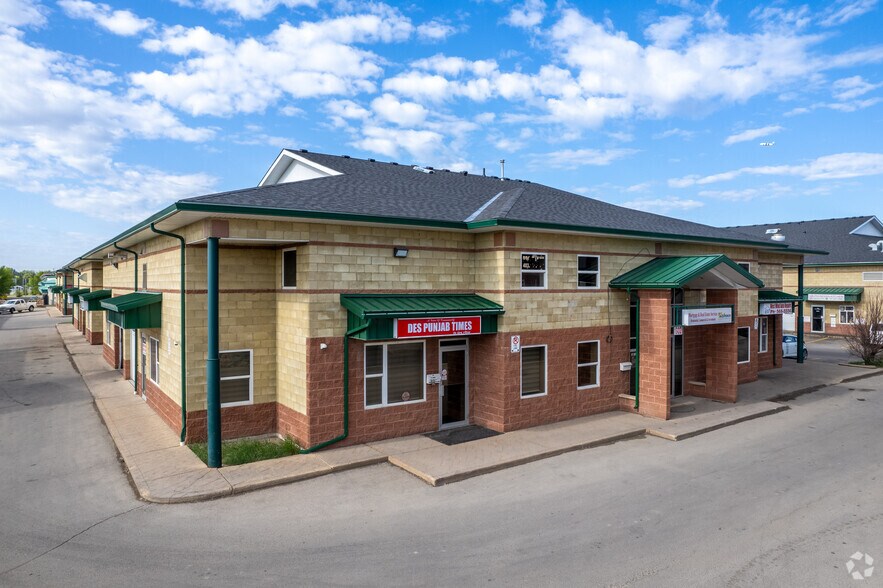 4655 54th Ave NE, Calgary, AB à vendre - Photo principale – Image 1 sur 19