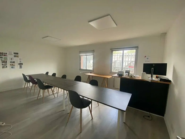 Bureau dans Plougoumelen à louer - Photo de l’immeuble – Image 1 sur 4