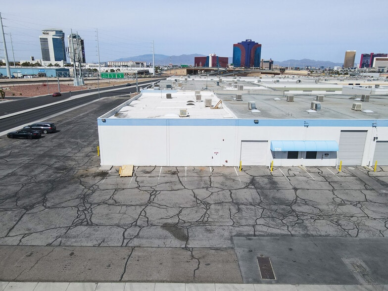 3730-3750 Tompkins Ave, Las Vegas, NV à louer - Aérien – Image 3 sur 10