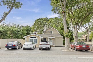 Plus de détails pour 30 Orinoco Dr, Bay Shore, NY - Logement à vendre