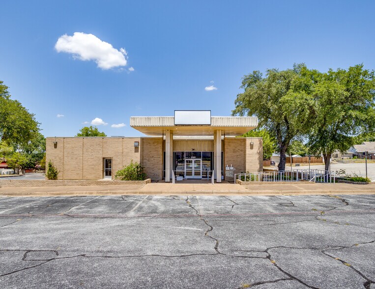 2225 Vatican Ln, Dallas, TX à louer - Photo de l’immeuble – Image 1 sur 9