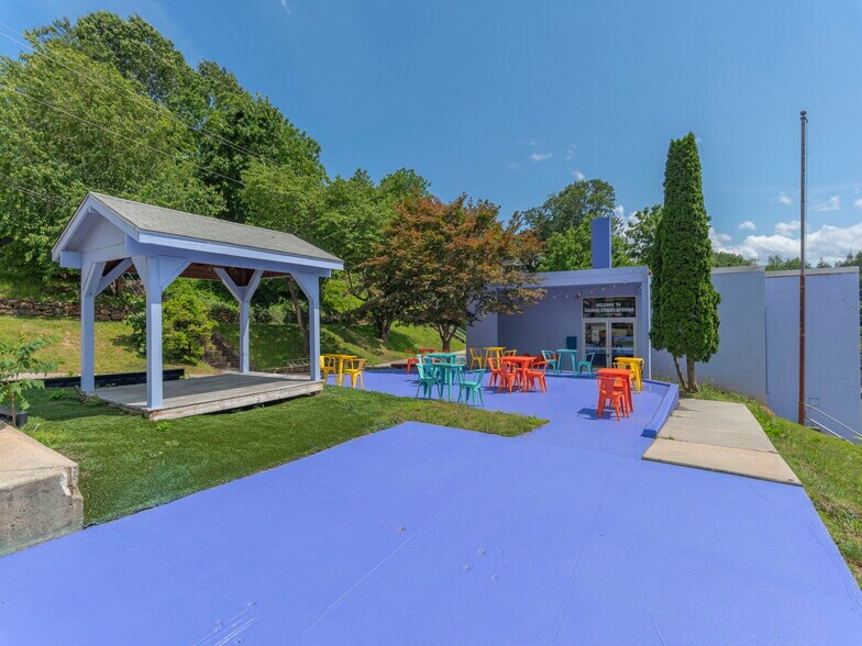 225 Church St, Waynesville, NC à louer - Photo de l’immeuble – Image 2 sur 28